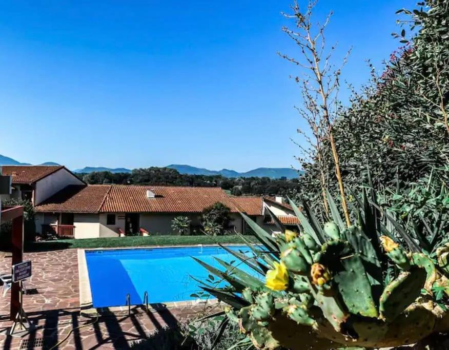 Ferienwohnung Caporizon-Baillenia-T1 Vue Montagne - Piscine St Jean De Luz Saint-Jean-de-Luz Exterior foto