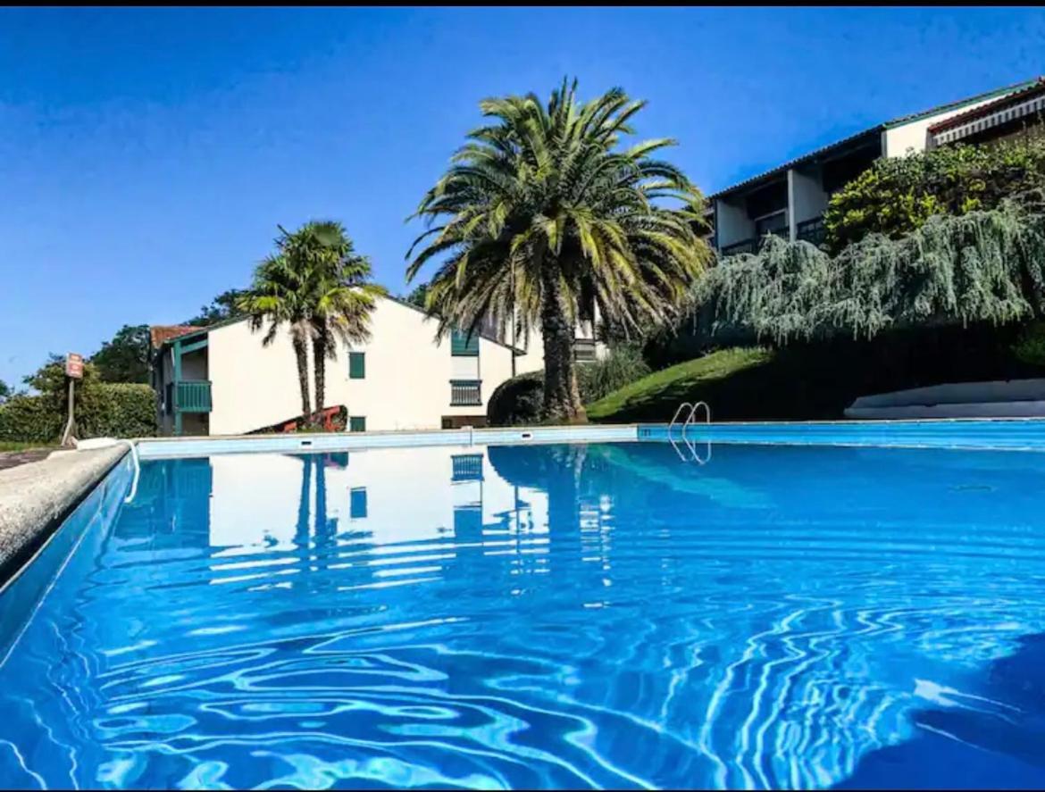 Ferienwohnung Caporizon-Baillenia-T1 Vue Montagne - Piscine St Jean De Luz Saint-Jean-de-Luz Exterior foto